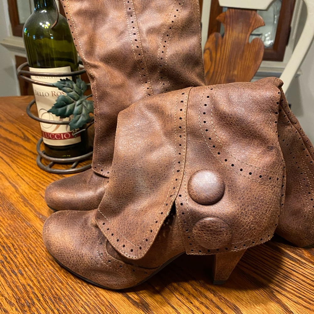 Tall cuff boots. Light brown, size 7.5. 3” heel. 17”tall. Gently worn condition.